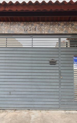 Casa à venda com 121m², 2 quartos e 1 vaga Casa à venda com 121m², 2 quartos e 1 vagaFachada