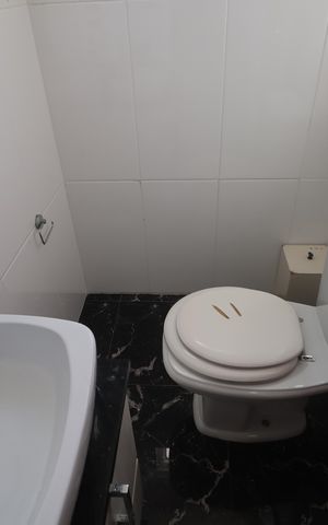 Casa à venda com 355m², 5 quartos e 4 vagasBanheiro suíte- Casa 2