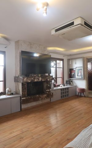 Casa à venda com 355m², 5 quartos e 4 vagasSala