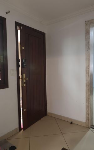 Casa à venda com 355m², 5 quartos e 4 vagasEscritório