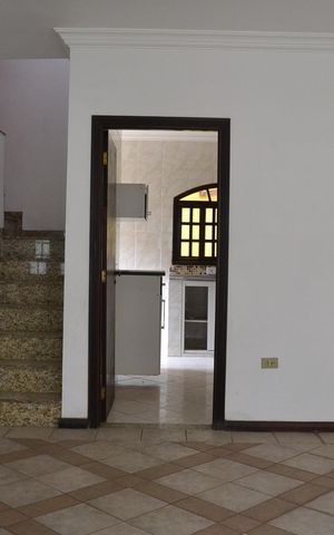 Casa de condomínio à venda com 105m², 3 quartos e 2 vagasSala