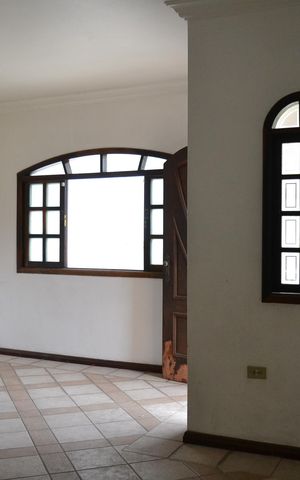 Casa de condomínio à venda com 105m², 3 quartos e 2 vagasSala