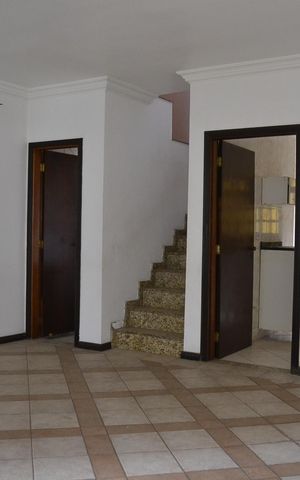 Casa de condomínio à venda com 105m², 3 quartos e 2 vagasSala