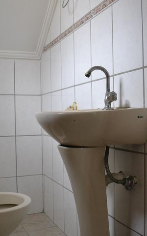Casa de condomínio à venda com 105m², 3 quartos e 2 vagasBanheiro de Serviço