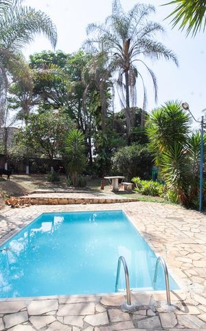 Casa à venda com 243m², 2 quartos e 6 vagas Casa à venda com 243m², 2 quartos e 6 vagasPiscina