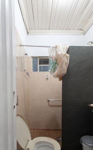 Casa à venda com 243m², 2 quartos e 6 vagas Casa à venda com 243m², 2 quartos e 6 vagasBanheiro