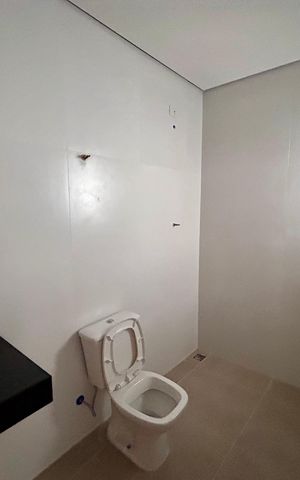 Casa à venda com 135m², 4 quartos e 3 vagas Casa à venda com 135m², 4 quartos e 3 vagasBanheiro da Suíte 2