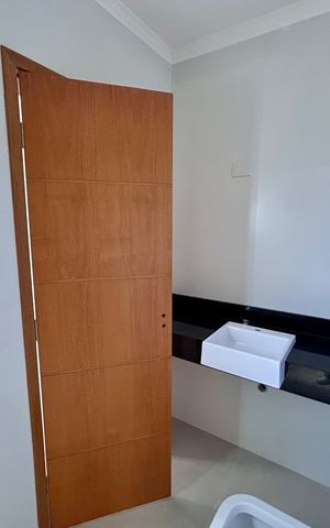 Casa à venda com 135m², 4 quartos e 3 vagas Casa à venda com 135m², 4 quartos e 3 vagasBanheiro da Suíte 1