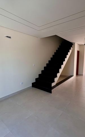 Casa à venda com 135m², 4 quartos e 3 vagas Casa à venda com 135m², 4 quartos e 3 vagasSala