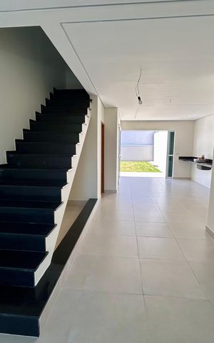 Casa à venda com 135m², 4 quartos e 3 vagas Casa à venda com 135m², 4 quartos e 3 vagasSala