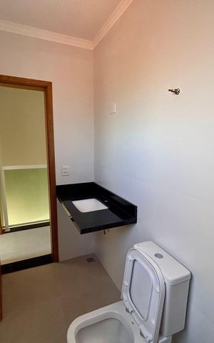 Casa à venda com 135m², 4 quartos e 3 vagas Casa à venda com 135m², 4 quartos e 3 vagasBanheiro Social