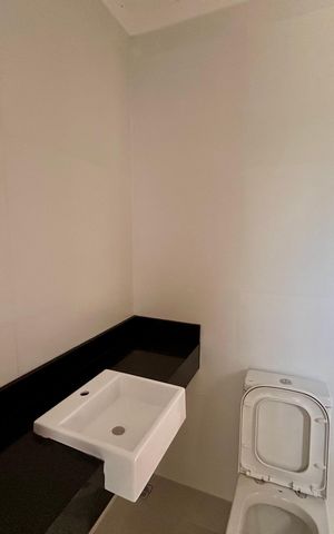 Casa à venda com 135m², 4 quartos e 3 vagas Casa à venda com 135m², 4 quartos e 3 vagasBanheiro da Suíte 1