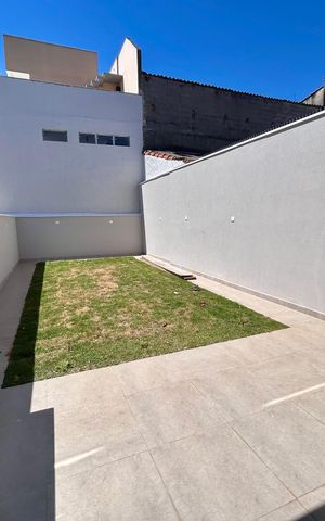 Casa à venda com 135m², 4 quartos e 3 vagas Casa à venda com 135m², 4 quartos e 3 vagasQuintal