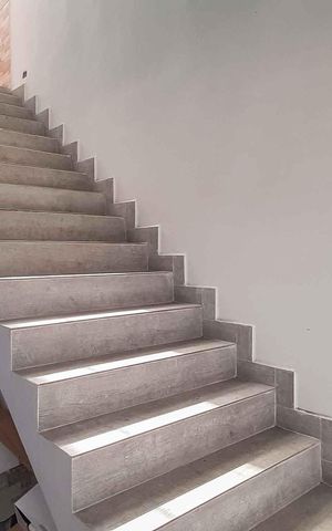 Casa à venda com 280m², 3 quartos e 2 vagasEscada