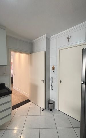 Apartamento à venda com 97m², 2 quartos e 3 vagas Apartamento à venda com 97m², 2 quartos e 3 vagasCozinha