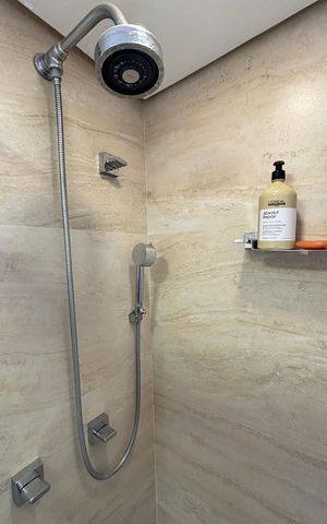 Apartamento à venda com 97m², 2 quartos e 3 vagas Apartamento à venda com 97m², 2 quartos e 3 vagasBanheiro da Suíte