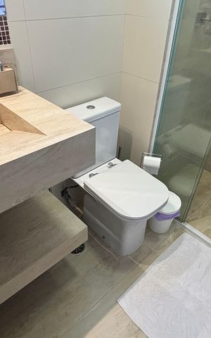 Apartamento à venda com 97m², 2 quartos e 3 vagas Apartamento à venda com 97m², 2 quartos e 3 vagasBanheiro da Suíte