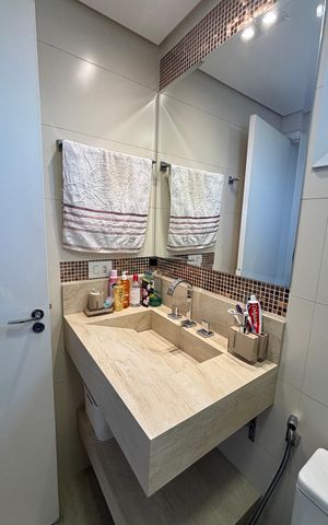 Apartamento à venda com 97m², 2 quartos e 3 vagas Apartamento à venda com 97m², 2 quartos e 3 vagasBanheiro da Suíte