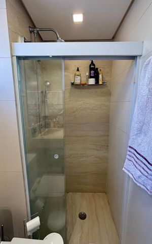 Apartamento à venda com 97m², 2 quartos e 3 vagas Apartamento à venda com 97m², 2 quartos e 3 vagasBanheiro da Suíte