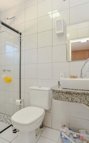 Casa à venda com 243m², 2 quartos e 4 vagas Casa à venda com 243m², 2 quartos e 4 vagasBanheiro da Suíte 1