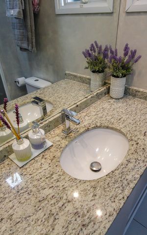 Apartamento à venda com 57m², 2 quartos e 1 vaga Apartamento à venda com 57m², 2 quartos e 1 vagaBanheiro Social