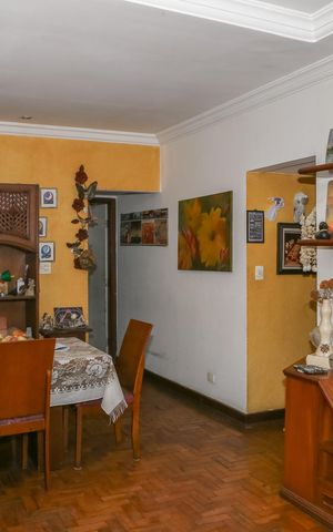 Casa à venda com 300m², 3 quartos e 6 vagas Casa à venda com 300m², 3 quartos e 6 vagasSala