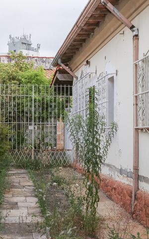 Casa à venda com 300m², 3 quartos e 6 vagas Casa à venda com 300m², 3 quartos e 6 vagasGaragem