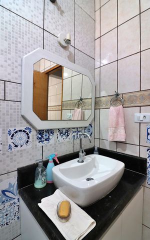 Casa à venda com 128m², 2 quartos e 2 vagasBanheiro Social