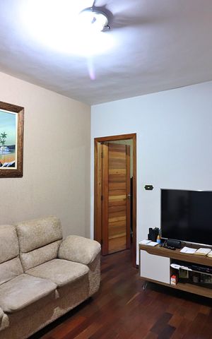 Casa à venda com 128m², 2 quartos e 2 vagasSala