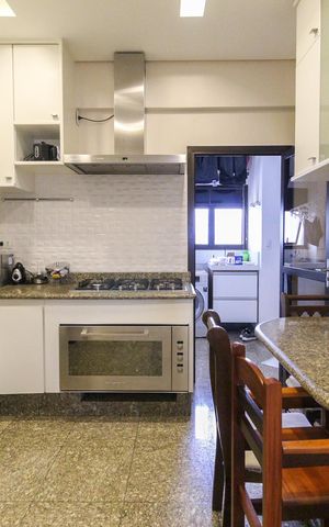 Apartamento à venda com 139m², 3 quartos e 3 vagas Apartamento à venda com 139m², 3 quartos e 3 vagasCozinha