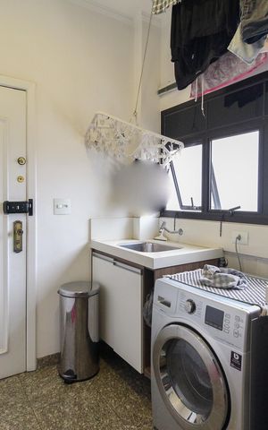 Apartamento à venda com 139m², 3 quartos e 3 vagas Apartamento à venda com 139m², 3 quartos e 3 vagasÁrea de Serviço