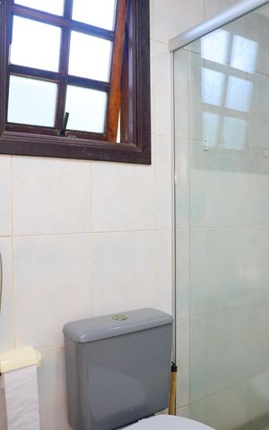 Casa à venda com 450m², 3 quartos e 8 vagas Casa à venda com 450m², 3 quartos e 8 vagasBanheiro 1