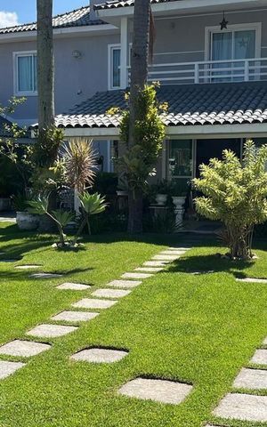 Casa de condomínio à venda com 530m², 5 quartos e 3 vagas Casa de condomínio à venda com 530m², 5 quartos e 3 vagasÁrea Externa