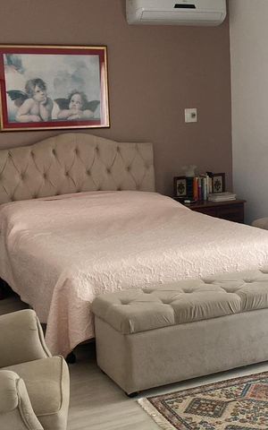 Casa de condomínio à venda com 530m², 5 quartos e 3 vagas Casa de condomínio à venda com 530m², 5 quartos e 3 vagasQuarto
