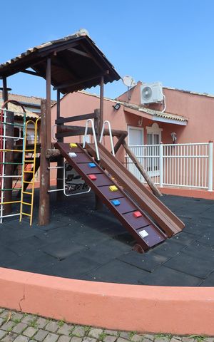 Casa de condomínio à venda com 81m², 3 quartos e 2 vagasÁrea comum - Playground
