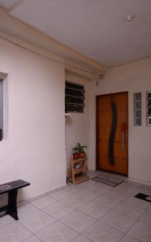 Casa à venda com 400m², 9 quartos e 2 vagas Casa à venda com 400m², 9 quartos e 2 vagasEntrada