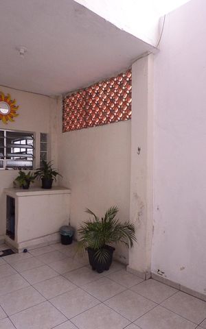 Casa à venda com 400m², 9 quartos e 2 vagas Casa à venda com 400m², 9 quartos e 2 vagasEntrada