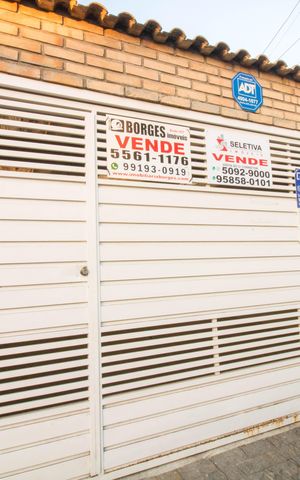 Casa à venda com 110m², 4 quartos e 2 vagasFachada