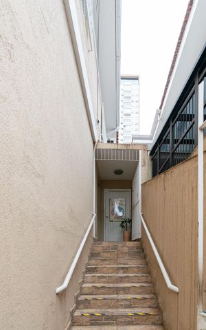 Casa à venda com 150m², 3 quartos e 2 vagas Casa à venda com 150m², 3 quartos e 2 vagasEntrada