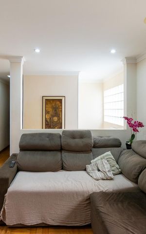 Casa à venda com 150m², 3 quartos e 2 vagas Casa à venda com 150m², 3 quartos e 2 vagasSala