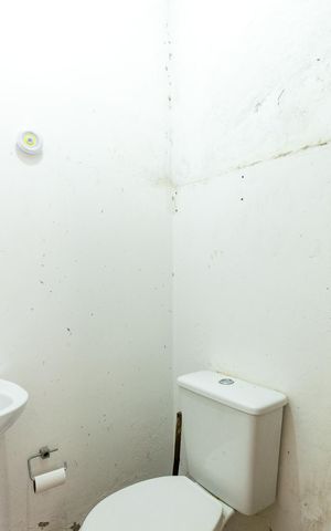 Casa à venda com 150m², 3 quartos e 2 vagas Casa à venda com 150m², 3 quartos e 2 vagasBanheiro de Serviço
