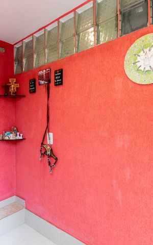 Casa à venda com 150m², 3 quartos e 2 vagas Casa à venda com 150m², 3 quartos e 2 vagasEscada