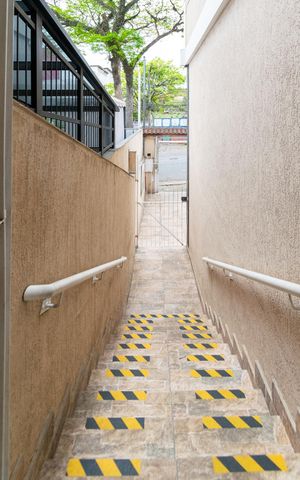 Casa à venda com 150m², 3 quartos e 2 vagas Casa à venda com 150m², 3 quartos e 2 vagasEntrada