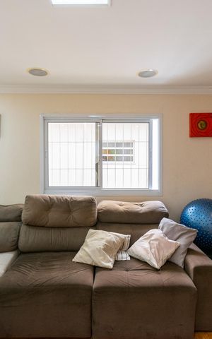 Casa à venda com 150m², 3 quartos e 2 vagas Casa à venda com 150m², 3 quartos e 2 vagasSala