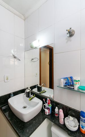 Casa à venda com 150m², 3 quartos e 2 vagas Casa à venda com 150m², 3 quartos e 2 vagasBanheiro Social
