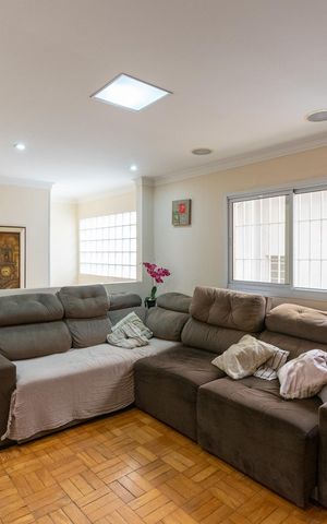 Casa à venda com 150m², 3 quartos e 2 vagas Casa à venda com 150m², 3 quartos e 2 vagasSala