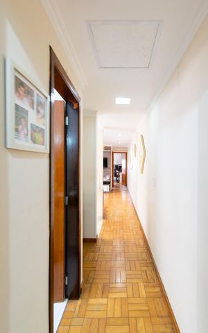 Casa à venda com 150m², 3 quartos e 2 vagas Casa à venda com 150m², 3 quartos e 2 vagasCorredor