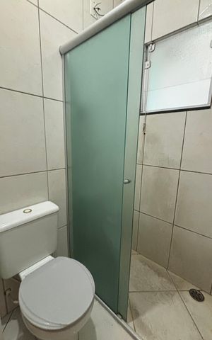 Casa à venda com 100m², 2 quartos e 2 vagas Casa à venda com 100m², 2 quartos e 2 vagasBanheiro da Suíte 1