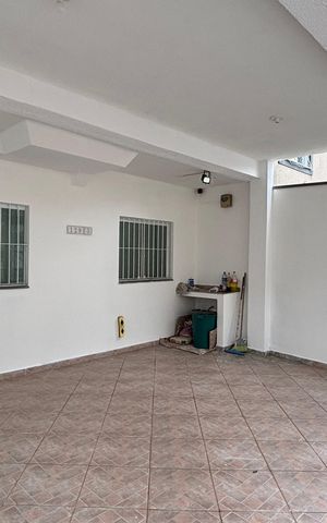 Casa à venda com 100m², 2 quartos e 2 vagas Casa à venda com 100m², 2 quartos e 2 vagasGaragem