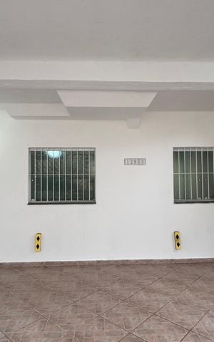 Casa à venda com 100m², 2 quartos e 2 vagas Casa à venda com 100m², 2 quartos e 2 vagasGaragem